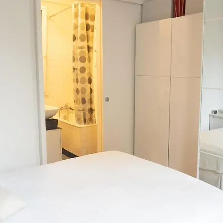 Beautiful Charming And Bright Apt 5 Min From Paris